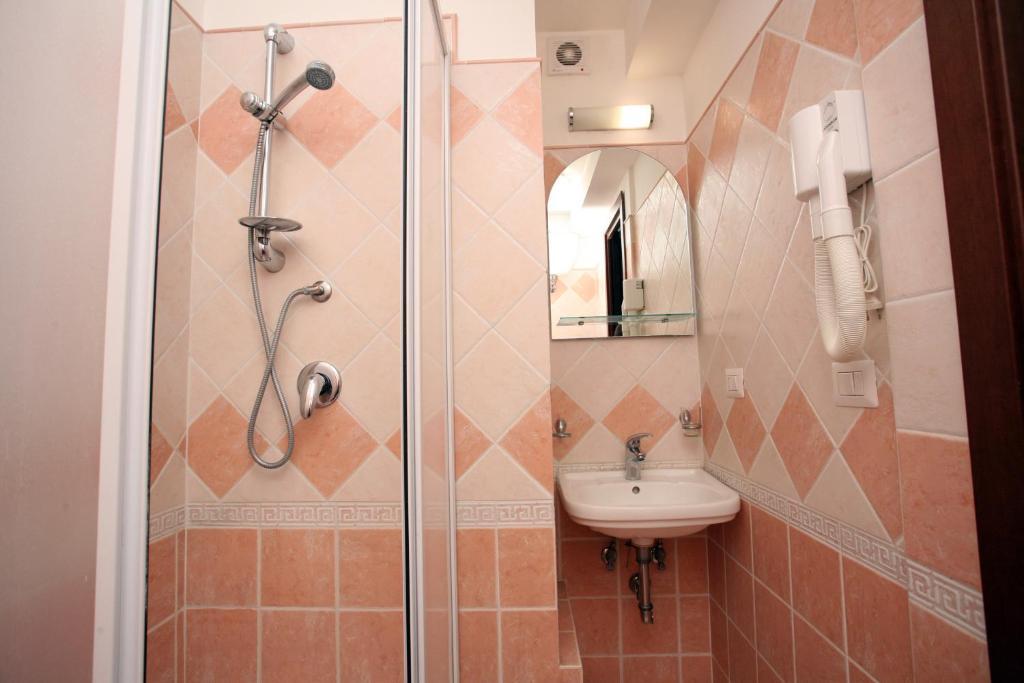Tiburtina Guesthouse Rome Extérieur photo